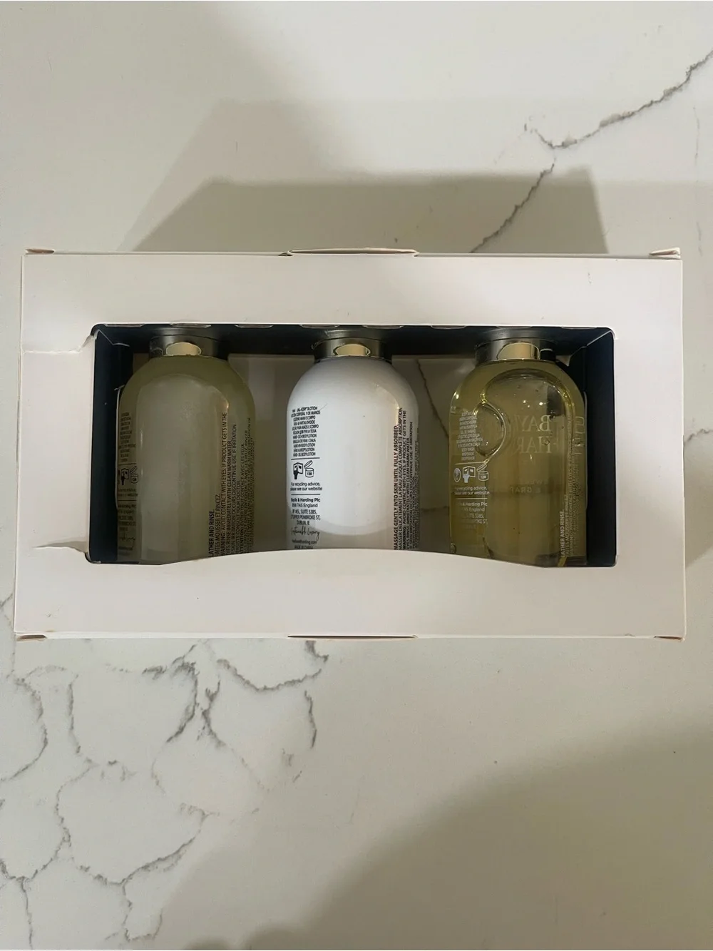 Baylis and Harding Mandarin & Grapefruit Bath & Body Gift Set - White/Green